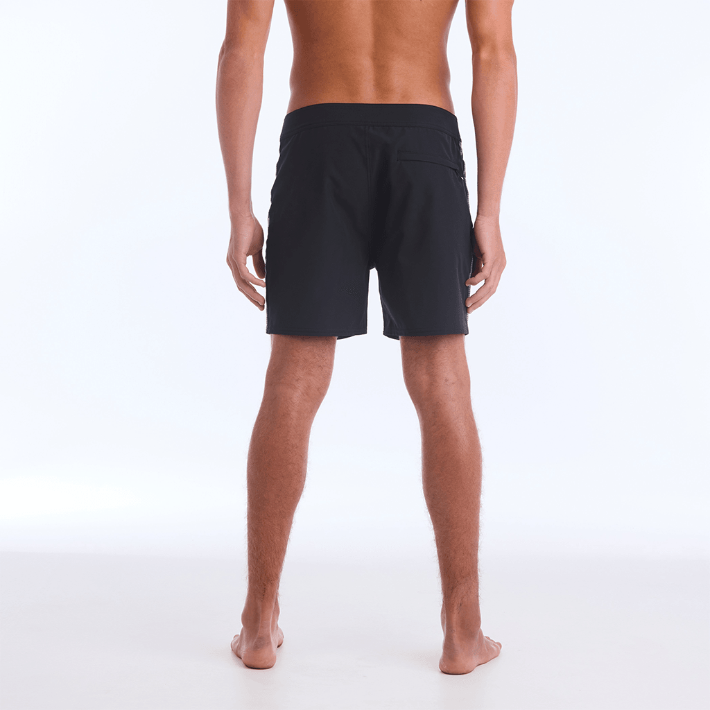 The B100 Chase boardshort features a 16” length and solid black coloring with a black and white striped side taping. It also has a waistband tie, side zipper pocket, and a black IPD logo patch halfway up the left leg taping.