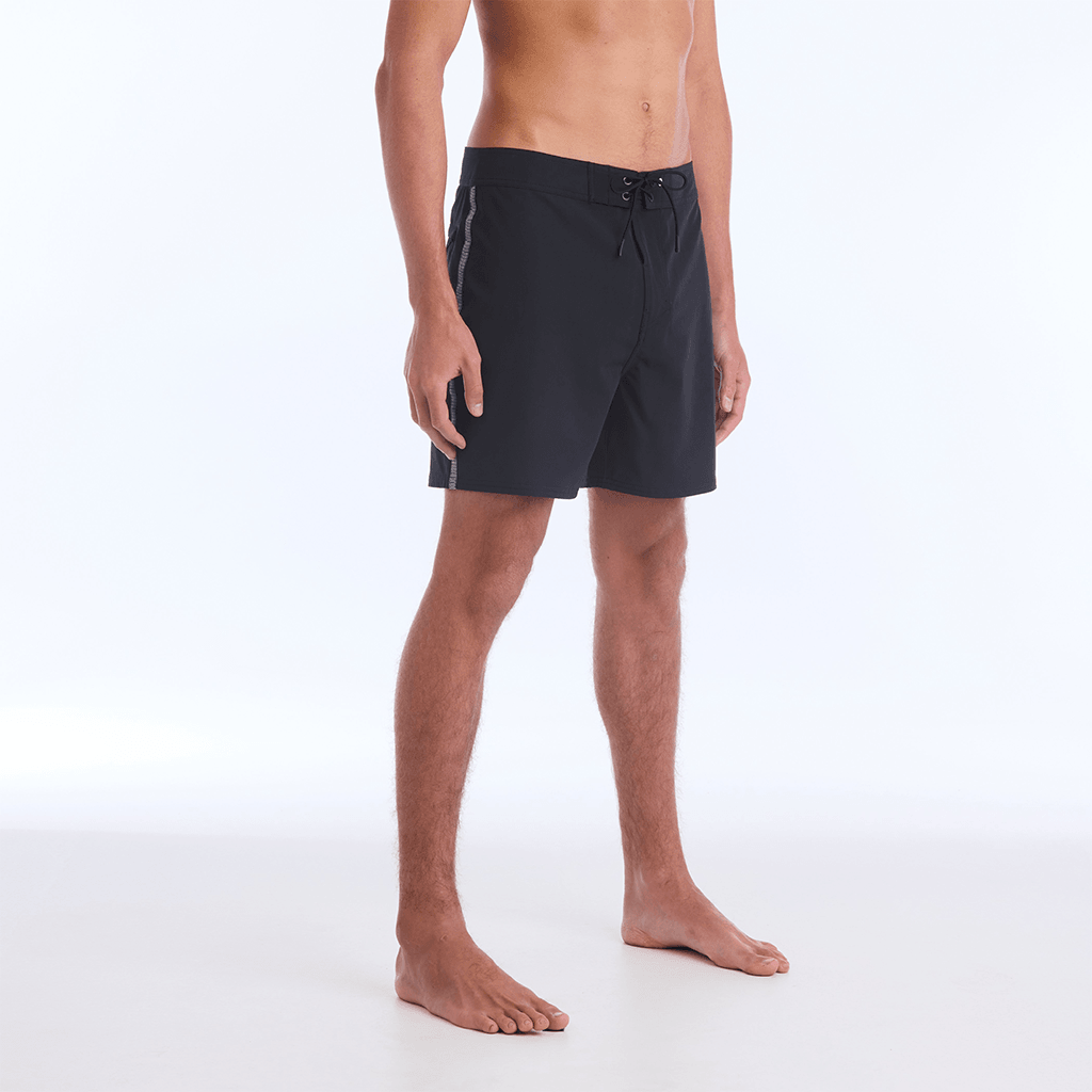 The B100 Chase boardshort features a 16” length and solid black coloring with a black and white striped side taping. It also has a waistband tie, side zipper pocket, and a black IPD logo patch halfway up the left leg taping.